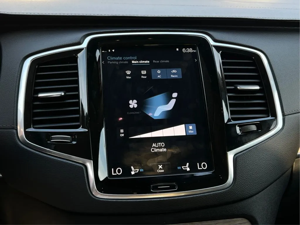 Volvo XC90 photo 40