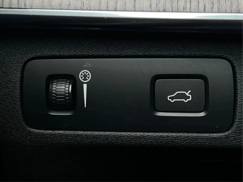 Volvo XC90 photo 24