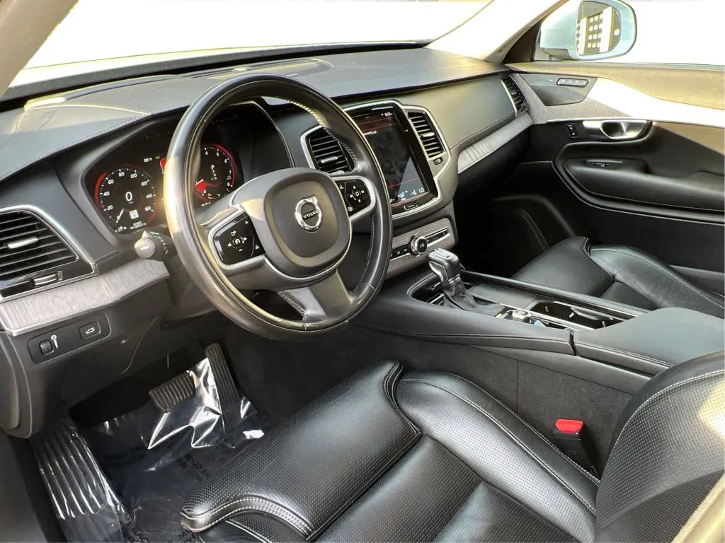 Volvo XC90 photo 16