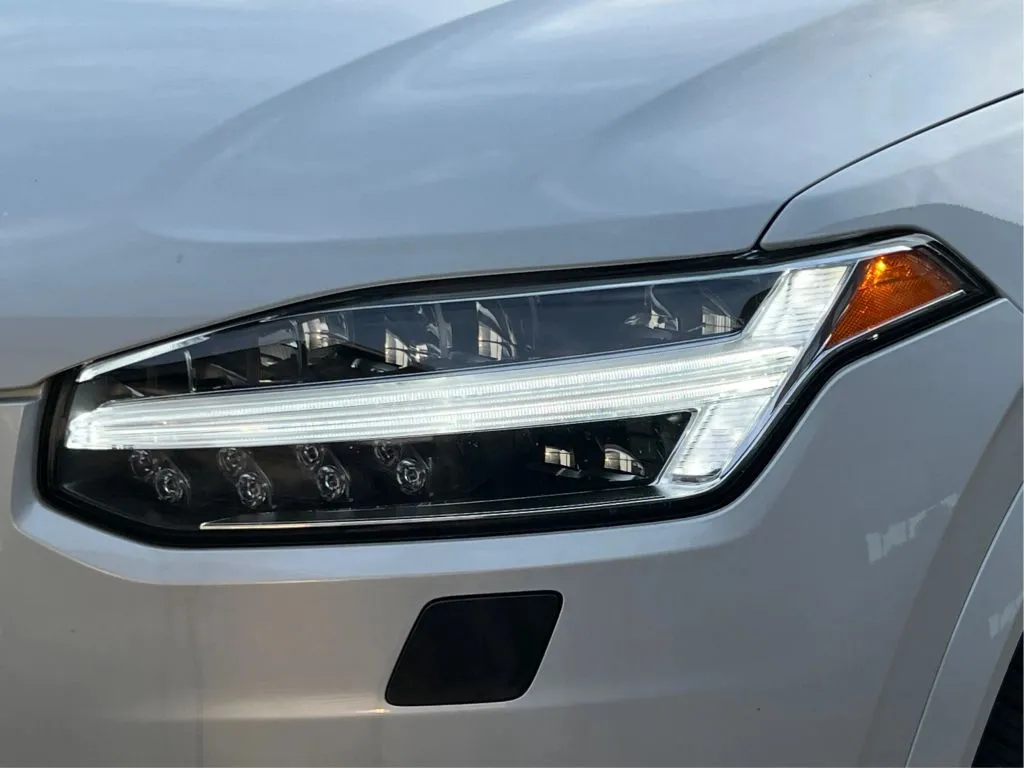 Volvo XC90 photo 33