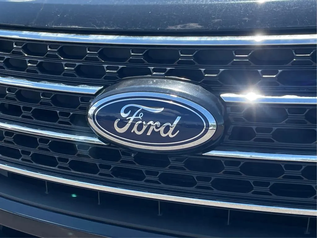 Ford Explorer photo 36