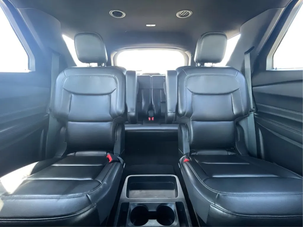 Ford Explorer photo 19