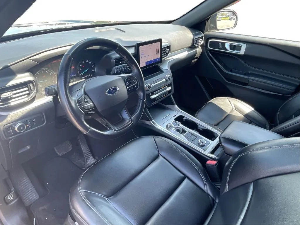 Ford Explorer photo 16
