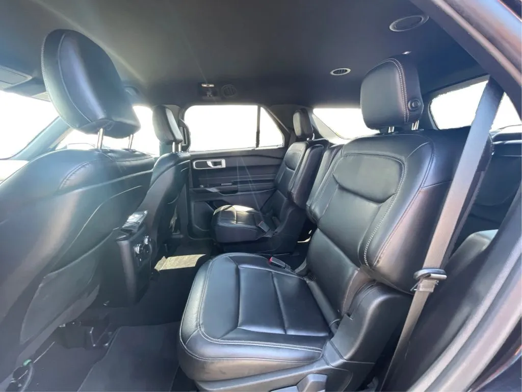 Ford Explorer photo 17