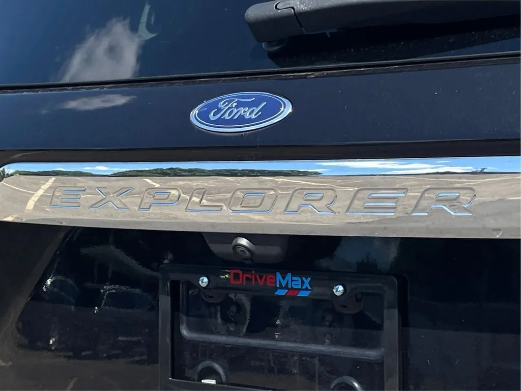 Ford Explorer photo 29