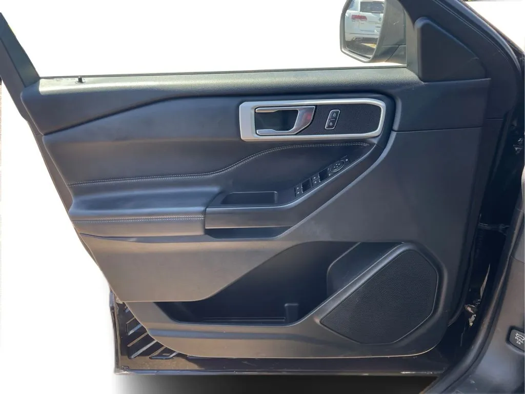 Ford Explorer photo 26