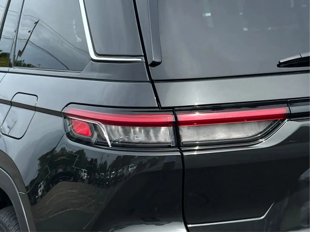 Jeep Grand Cherokee photo 34