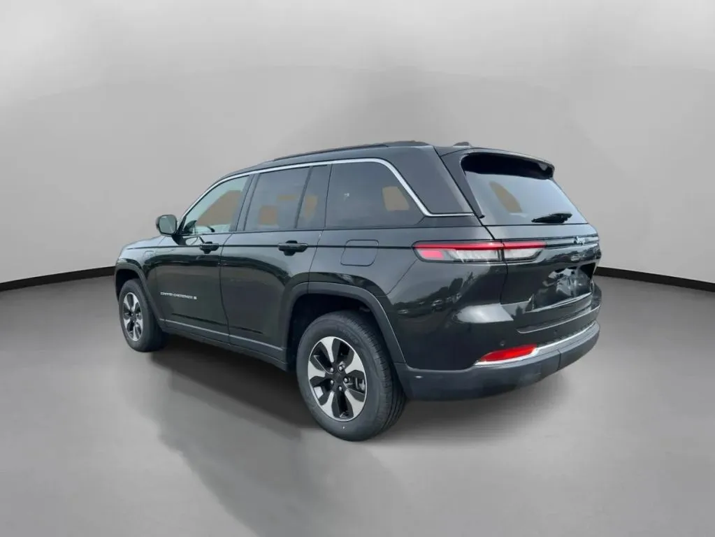 Jeep Grand Cherokee photo 13