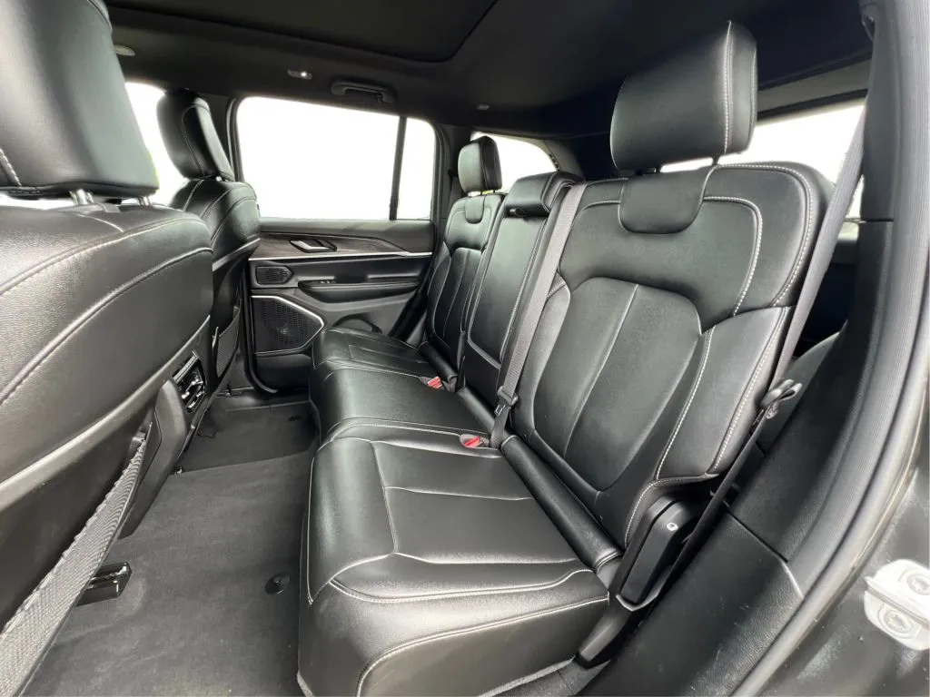 Jeep Grand Cherokee photo 17