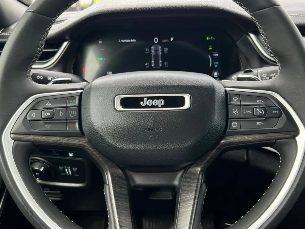 Jeep Grand Cherokee photo 23