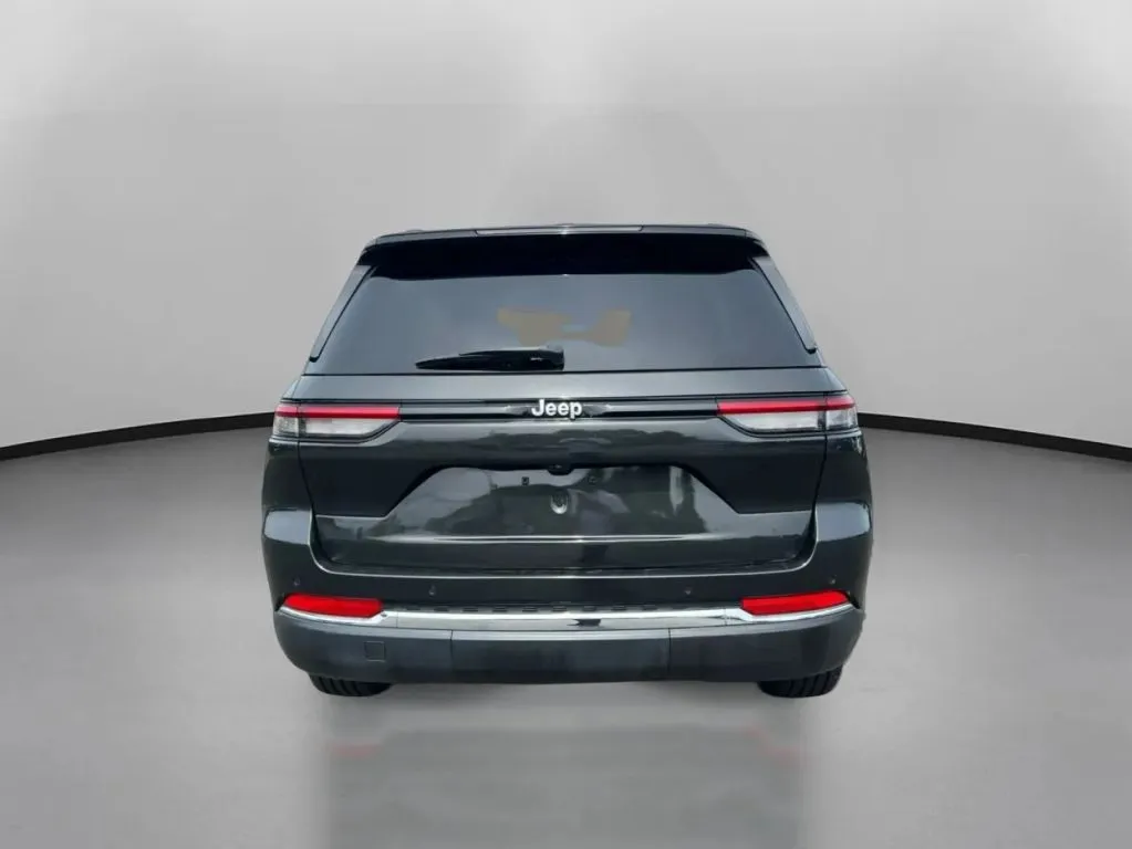 Jeep Grand Cherokee photo 11