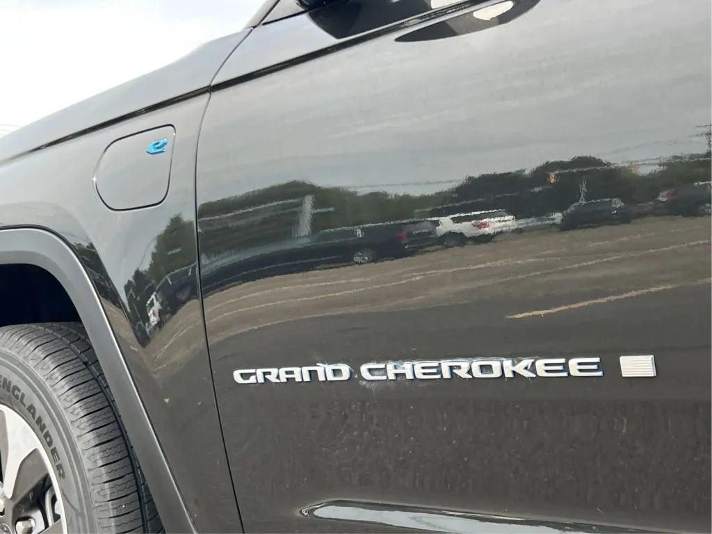 Jeep Grand Cherokee photo 30
