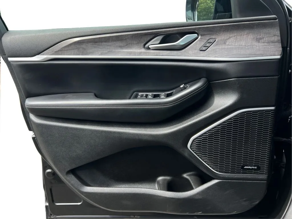Jeep Grand Cherokee photo 26
