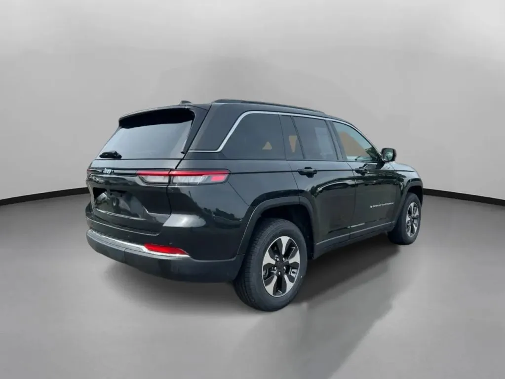Jeep Grand Cherokee photo 9