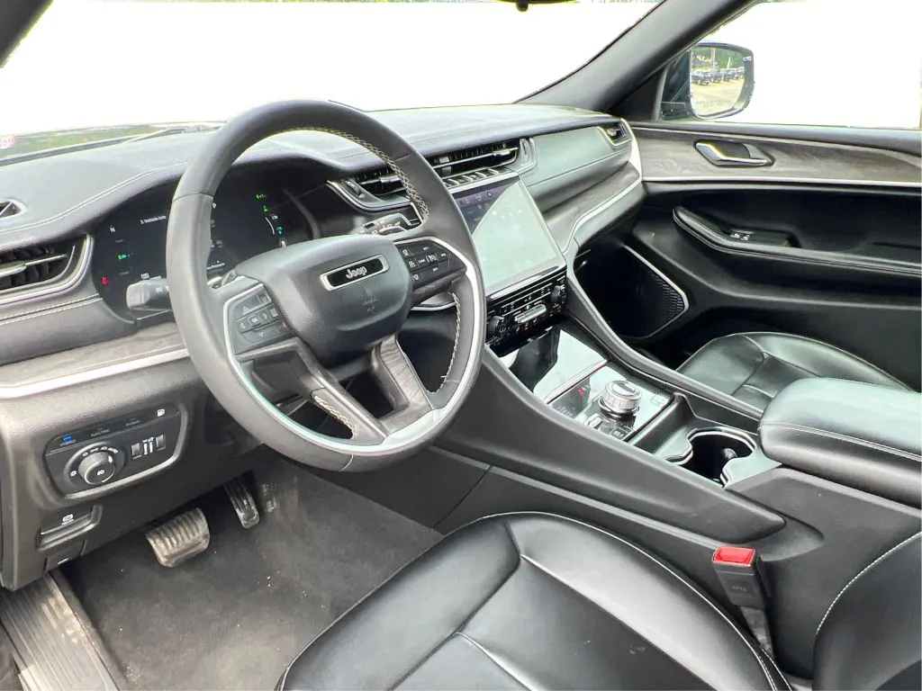 Jeep Grand Cherokee photo 16