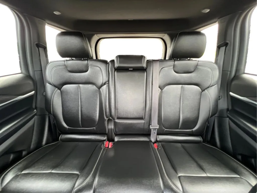 Jeep Grand Cherokee photo 19