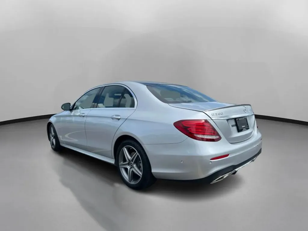 Mercedes-Benz E-Class photo 13