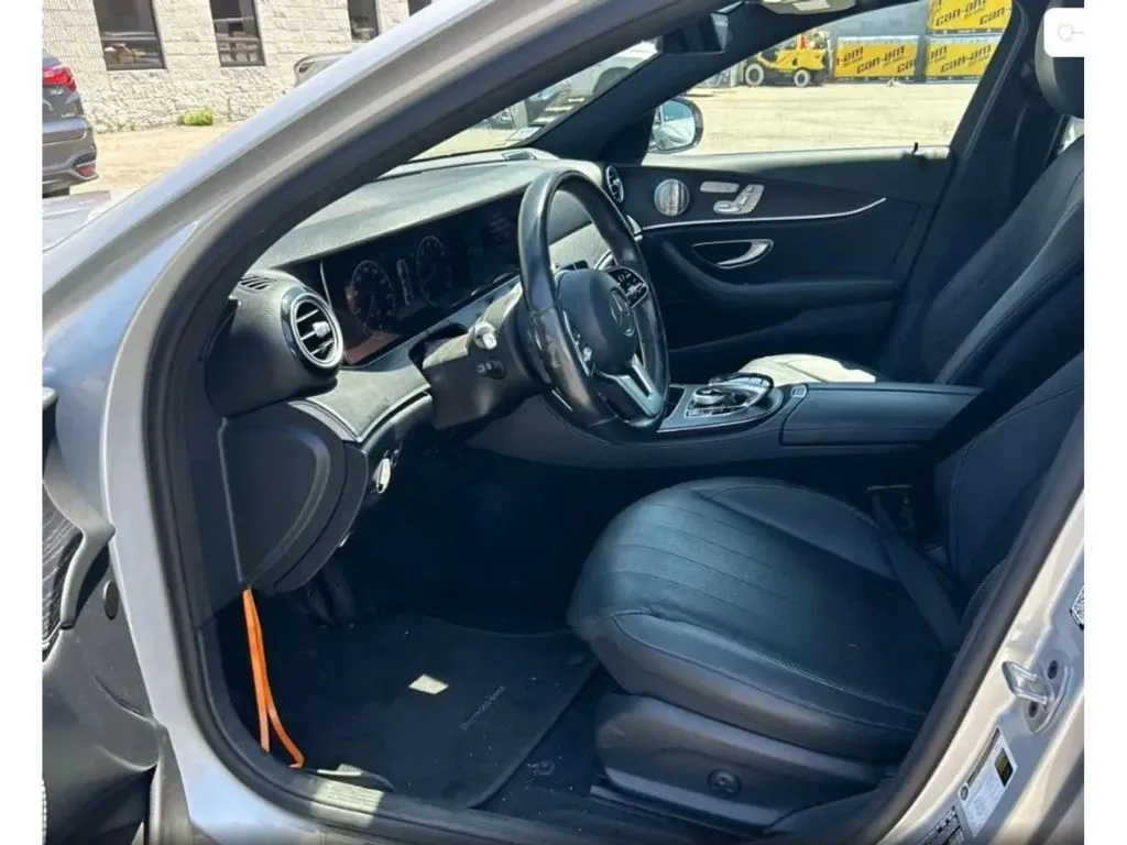 Mercedes-Benz E-Class photo 29