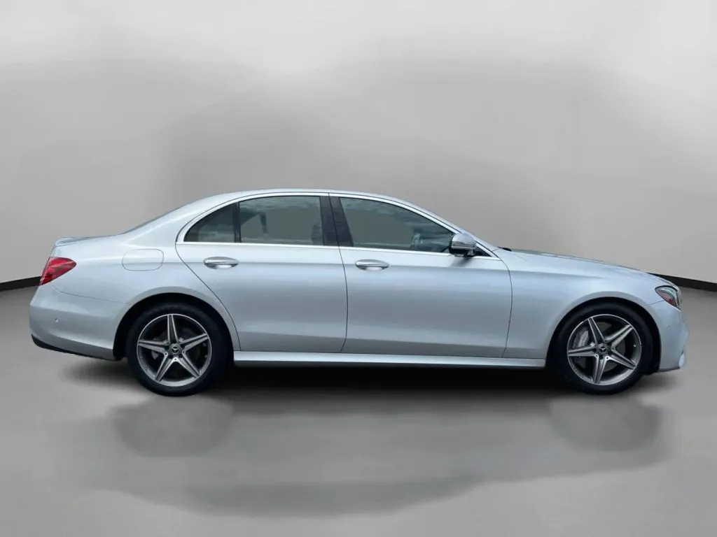 Mercedes-Benz E-Class photo 7