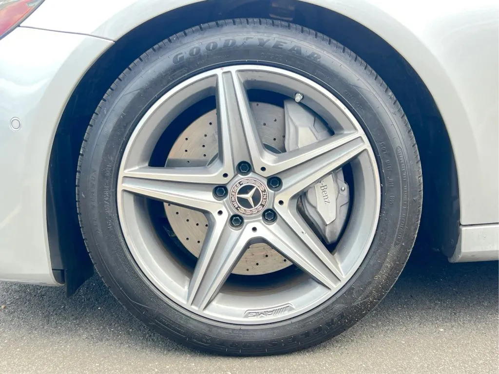 Mercedes-Benz E-Class photo 33