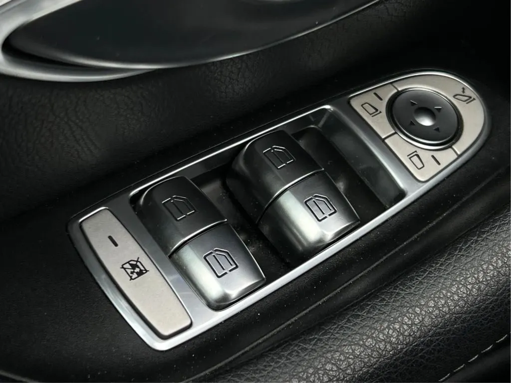 Mercedes-Benz E-Class photo 48