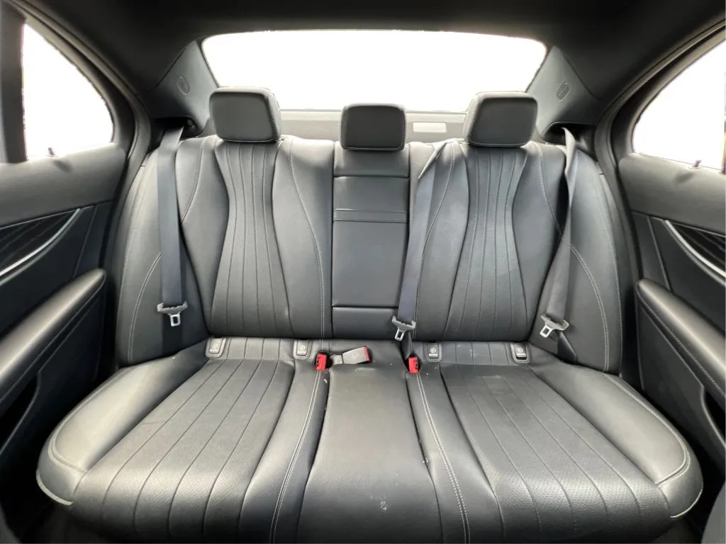Mercedes-Benz E-Class photo 19