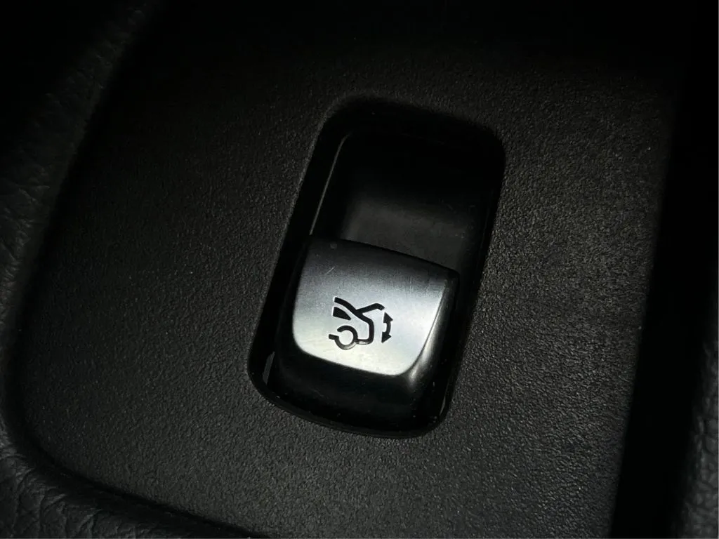 Mercedes-Benz E-Class photo 49