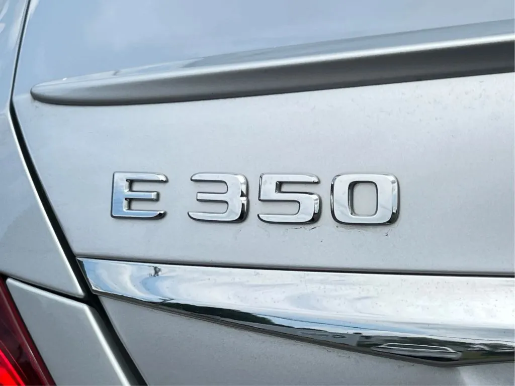 Mercedes-Benz E-Class photo 32