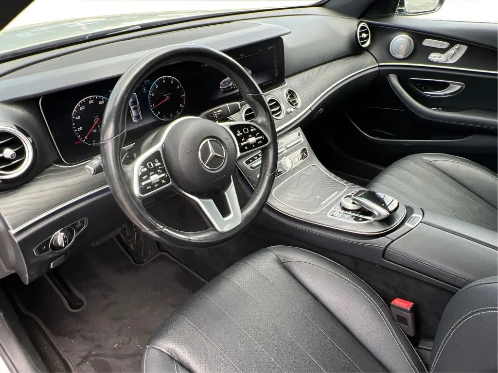 Mercedes-Benz E-Class photo 16