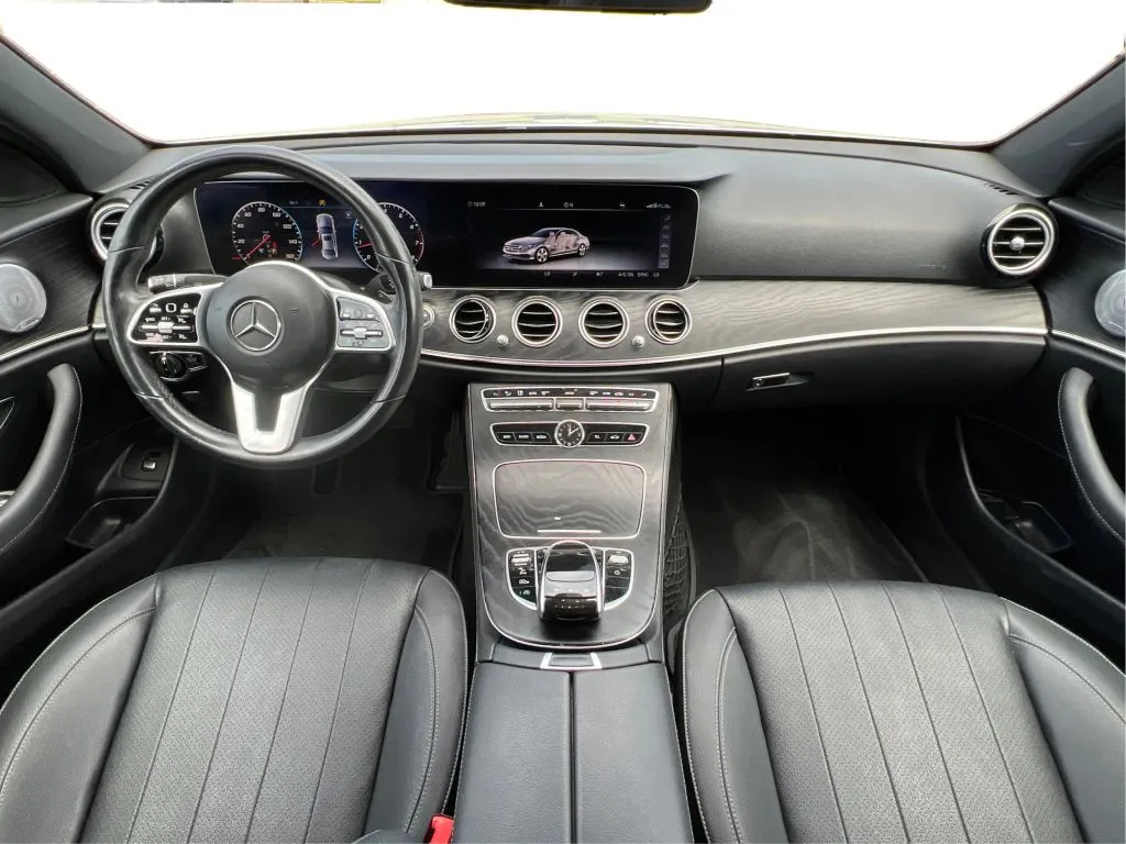 Mercedes-Benz E-Class photo 39