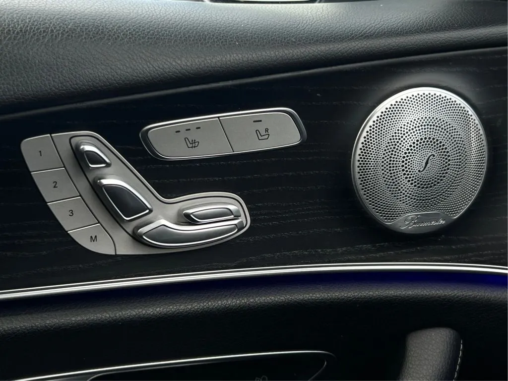 Mercedes-Benz E-Class photo 25