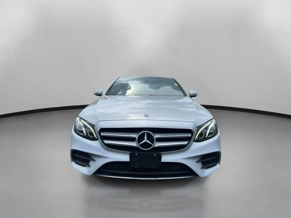 Mercedes-Benz E-Class photo 3