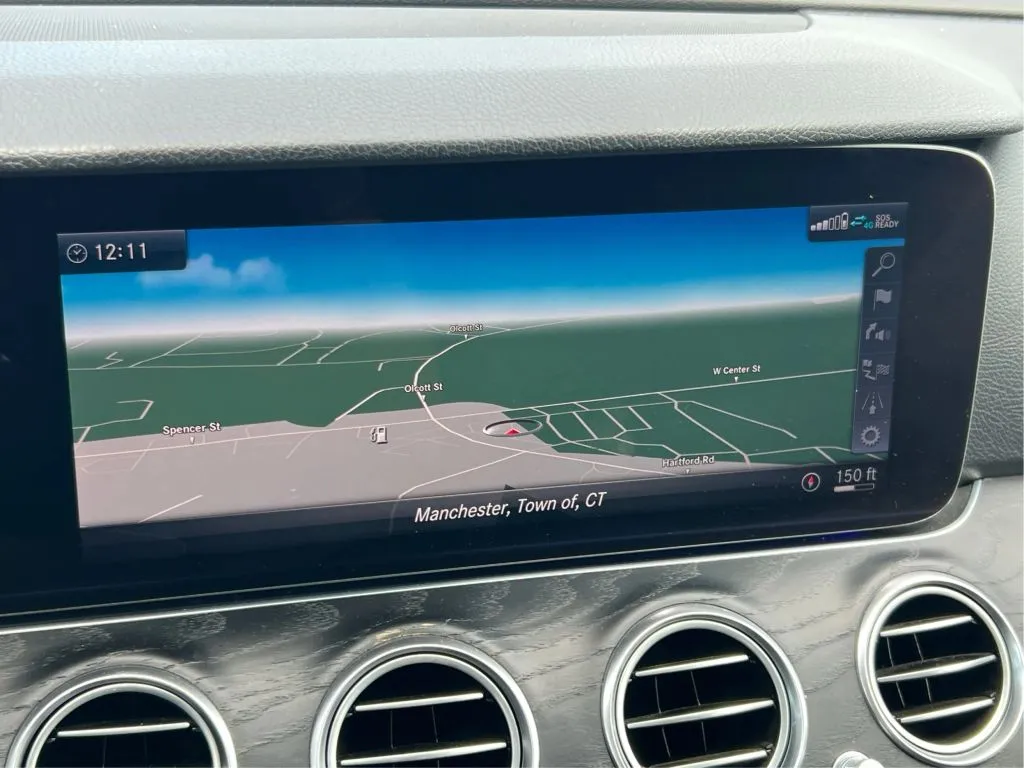 Mercedes-Benz E-Class photo 40