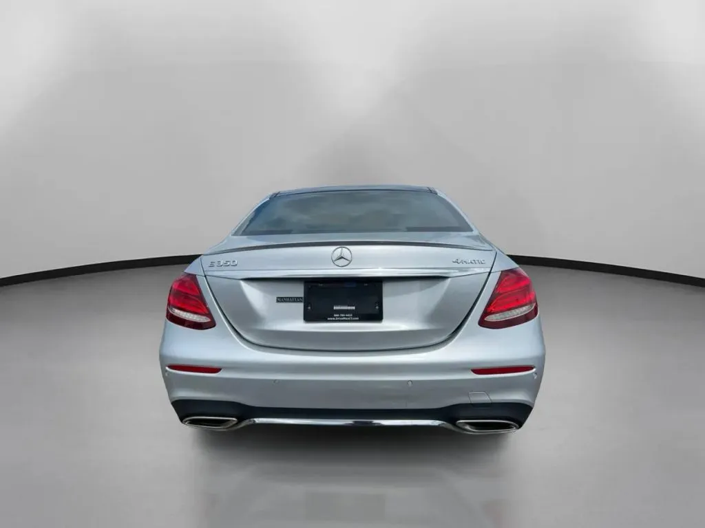 Mercedes-Benz E-Class photo 11