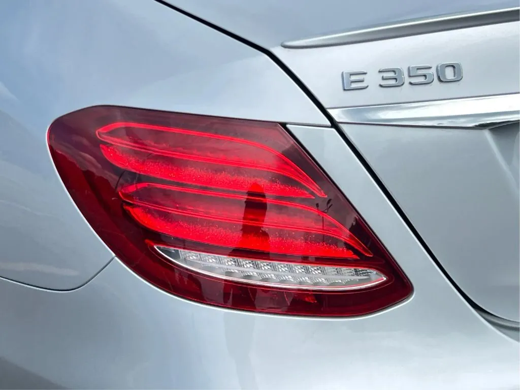 Mercedes-Benz E-Class photo 36