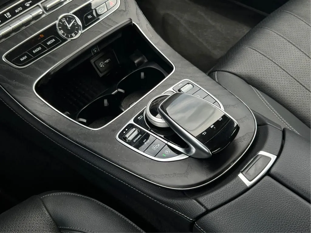 Mercedes-Benz E-Class photo 21