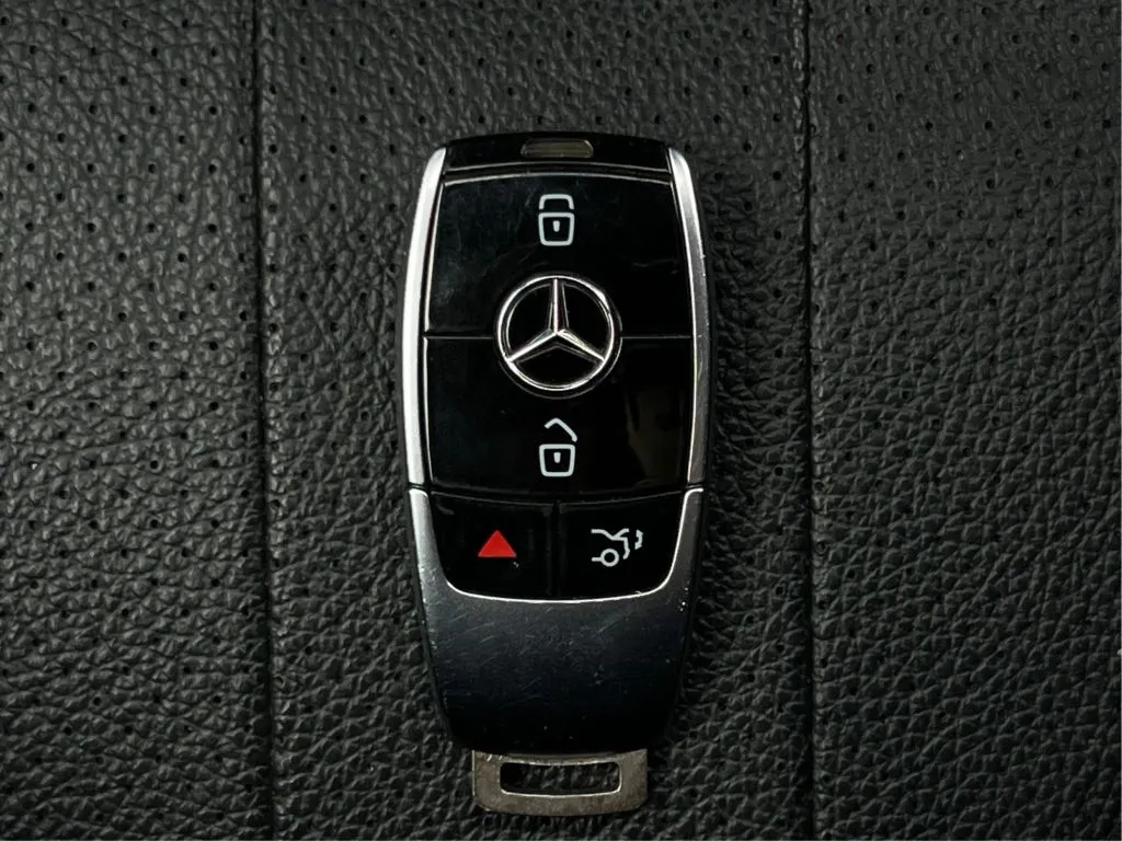 Mercedes-Benz E-Class photo 46