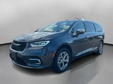More photos of 2021 Chrysler Pacifica Limited Minivan 4D at Drivemax, CT