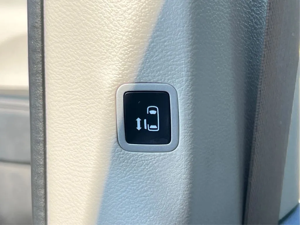 Chrysler Pacifica photo 47