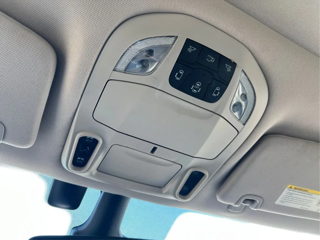 Chrysler Pacifica photo 42