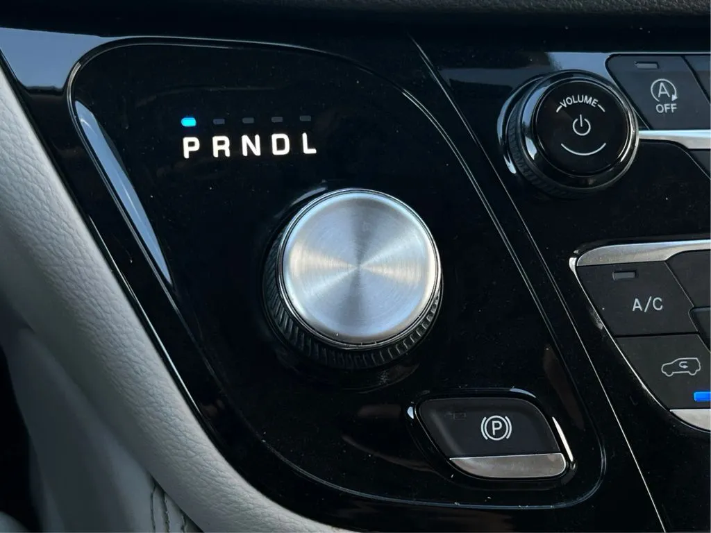 Chrysler Pacifica photo 49