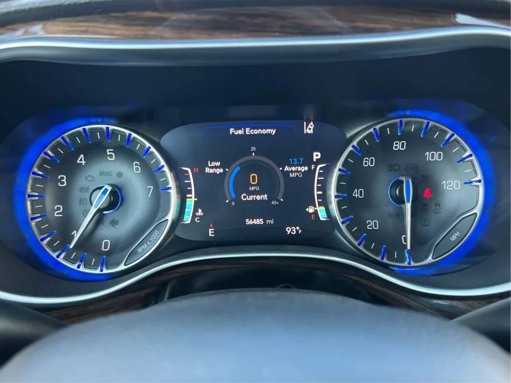 Chrysler Pacifica photo 22