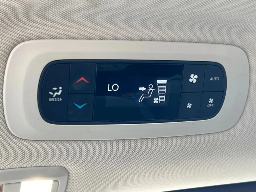 Chrysler Pacifica photo 43