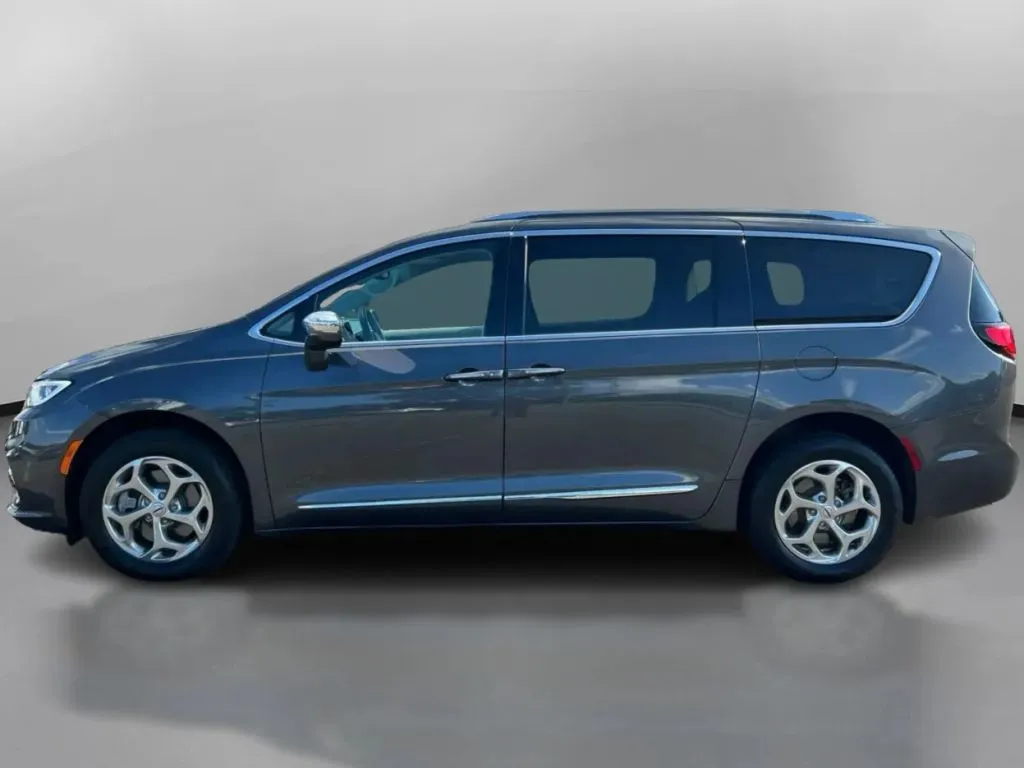 Chrysler Pacifica photo 15