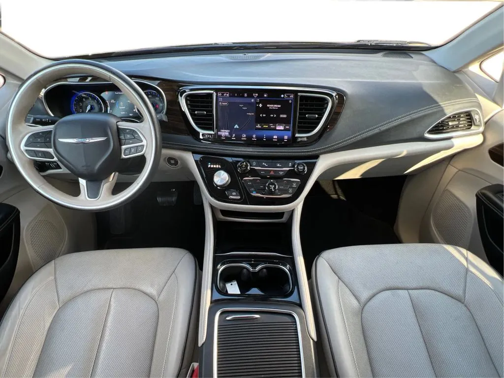 Chrysler Pacifica photo 37