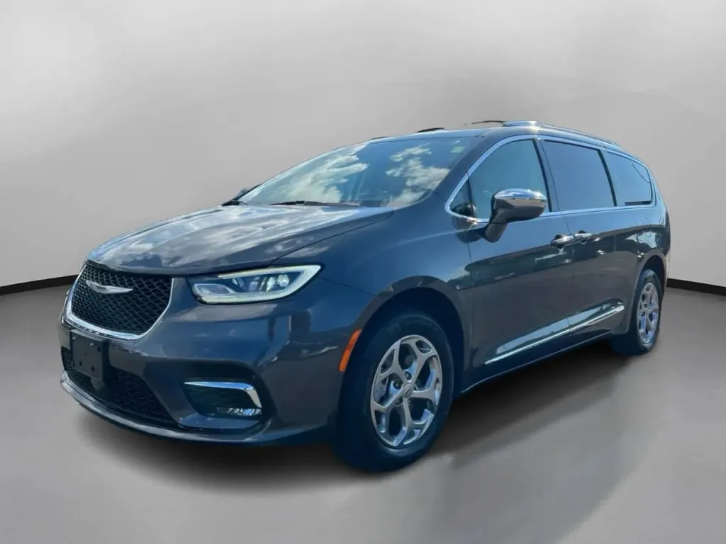 Chrysler Pacifica photo 5