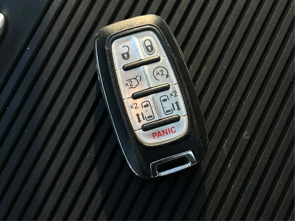 Chrysler Pacifica photo 44