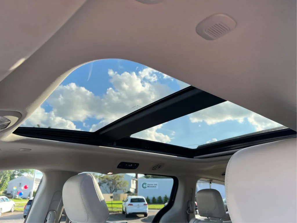 Chrysler Pacifica photo 27