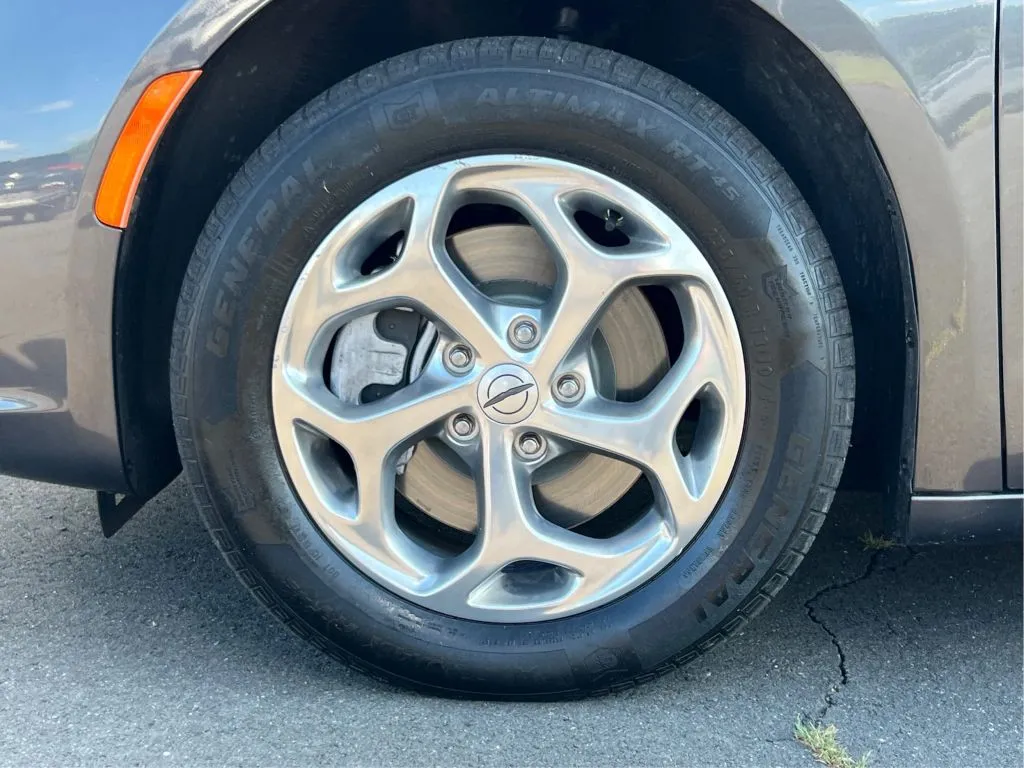 Chrysler Pacifica photo 31