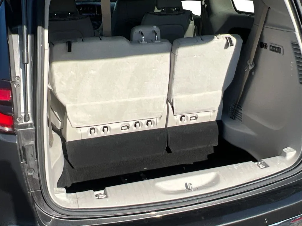Chrysler Pacifica photo 18